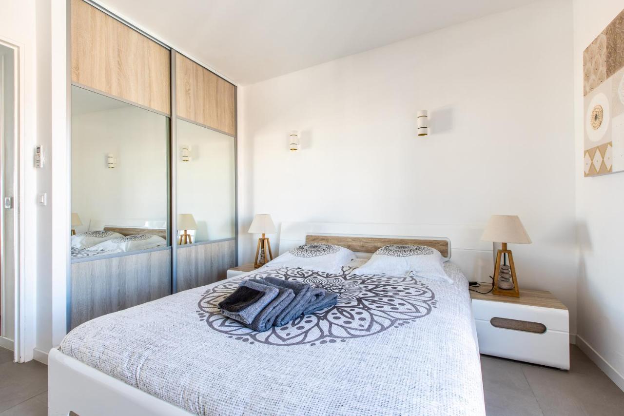 Lb Vacation Rentals I Admire Panoramic Ocean Views Through Walls Of Windows Канны Экстерьер фото