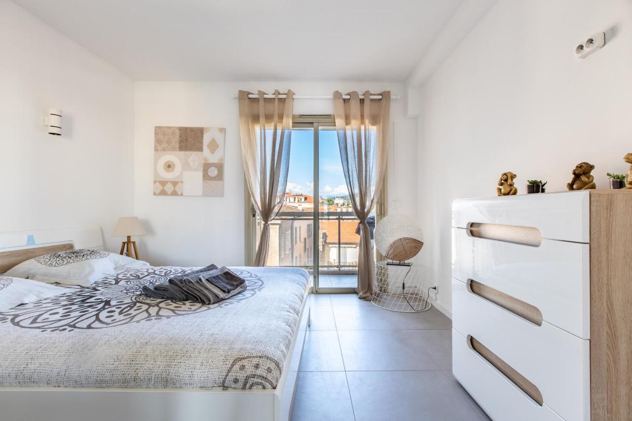 Lb Vacation Rentals I Admire Panoramic Ocean Views Through Walls Of Windows Канны Экстерьер фото
