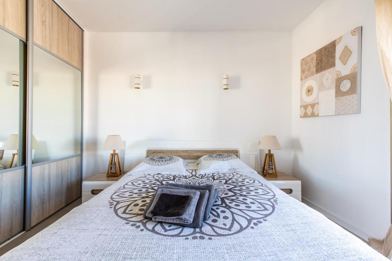 Lb Vacation Rentals I Admire Panoramic Ocean Views Through Walls Of Windows Канны Экстерьер фото